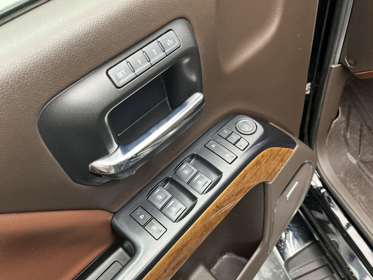 Used 2018 Chevrolet Silverado 1500 High Country w/ LPO, Protection Package AWD/4WD image 10