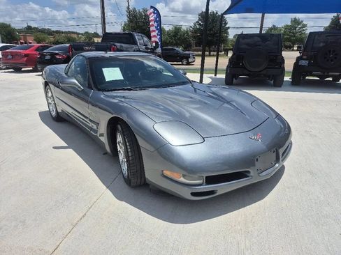 Used 2004 Chevrolet Corvette Coupe w/ Roof Package RWD image 4