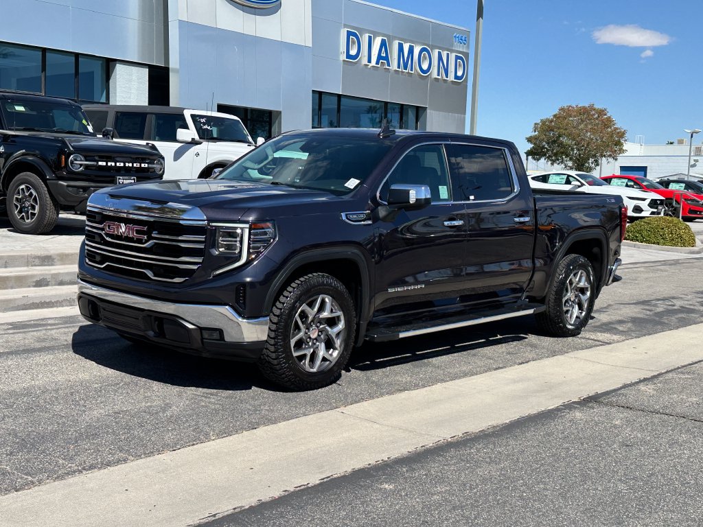 Used 2023 GMC Sierra 1500 SLT w/ SLT Premium Package AWD/4WD image 2