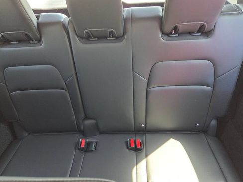 Used 2025 Nissan Pathfinder SL AWD/4WD image 8