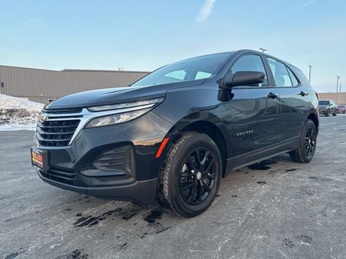 Used 2023 Chevrolet Equinox LS AWD/4WD image 3