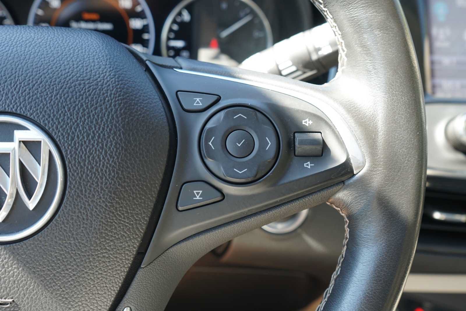 Used 2018 Buick Envision Premium w/ Driver Confidence Package AWD/4WD image 14