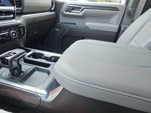 Used 2024 Chevrolet Silverado 1500 LTZ image 42