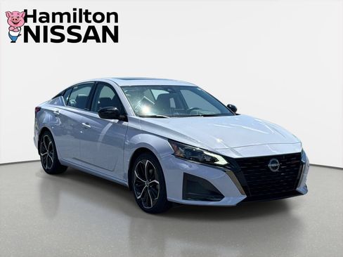 Used 2023 Nissan Altima 2.5 SR w/ SR Premium Package FWD image 1