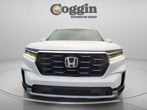 New 2025 Honda Pilot Touring image 1