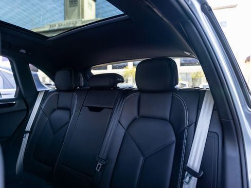New 2026 Porsche Macan Turbo AWD/4WD image 32