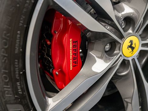 Used 2019 Ferrari Portofino RWD image 41