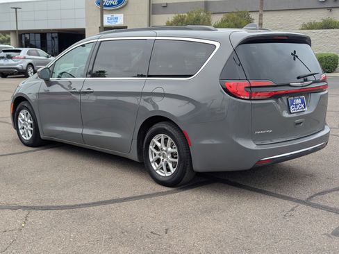 Used 2022 Chrysler Pacifica Touring-L image 4
