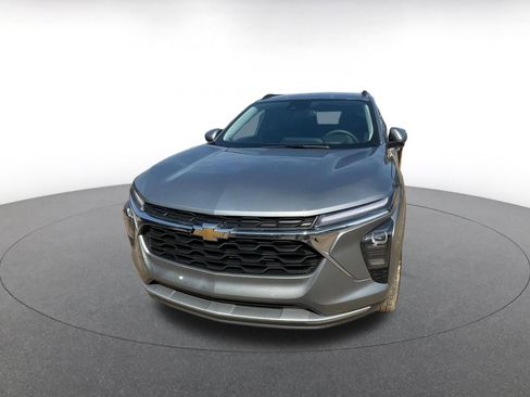 Used 2025 Chevrolet Trax LT image 4