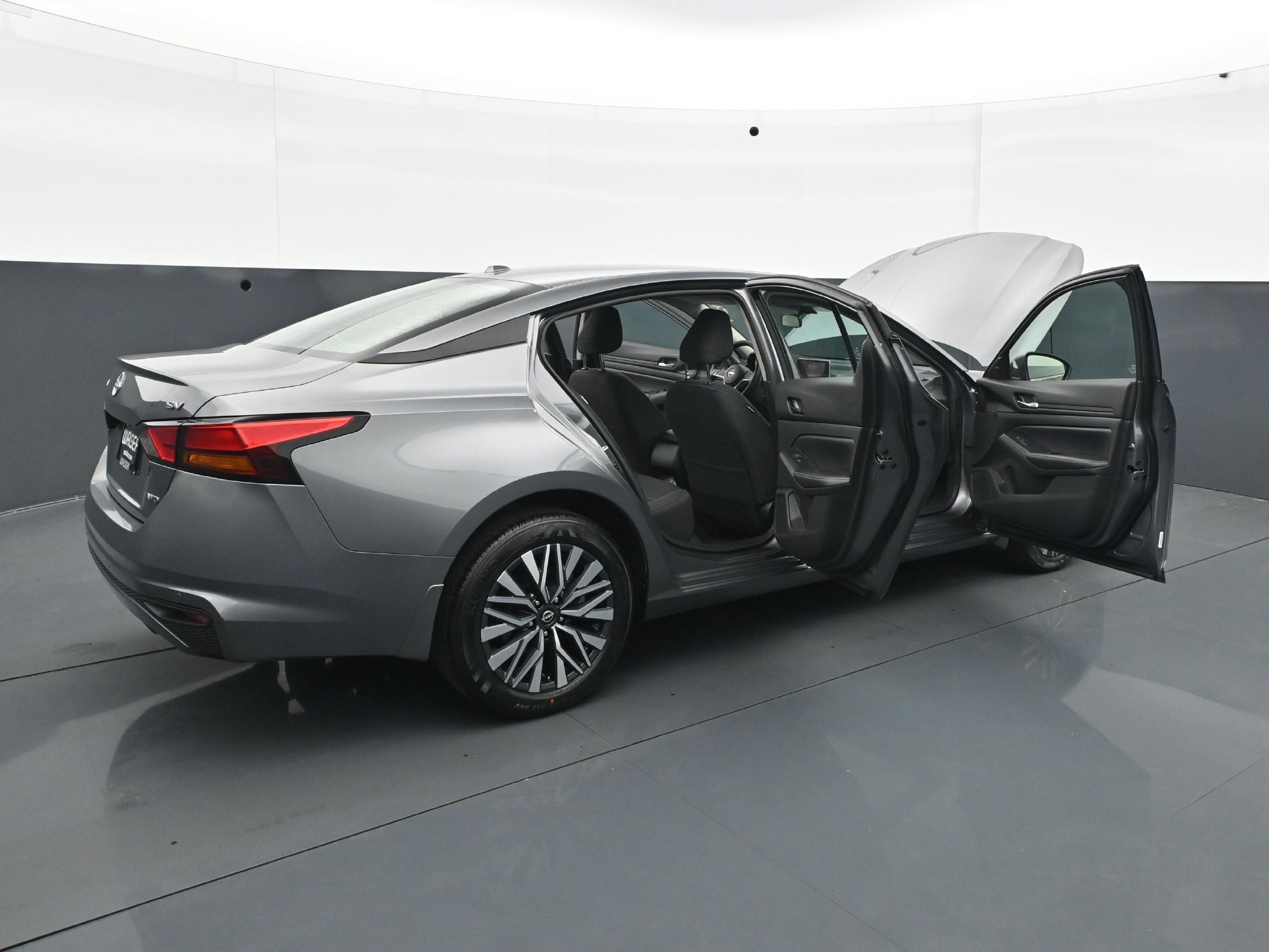 Used 2024 Nissan Altima 2.5 SV AWD/4WD image 32