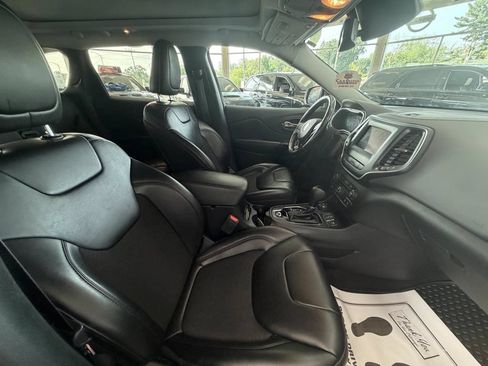 Used 2020 Jeep Cherokee Latitude Plus AWD/4WD image 28