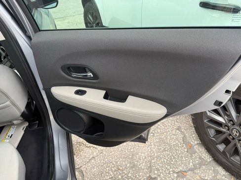 Used 2020 Honda HR-V LX image 17