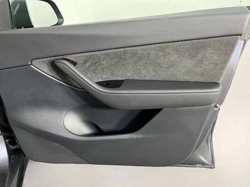 Used 2020 Tesla Model Y Long Range AWD/4WD image 32
