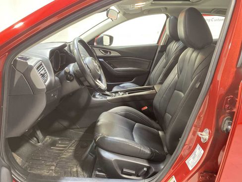 Used 2018 MAZDA MAZDA3 Touring image 2