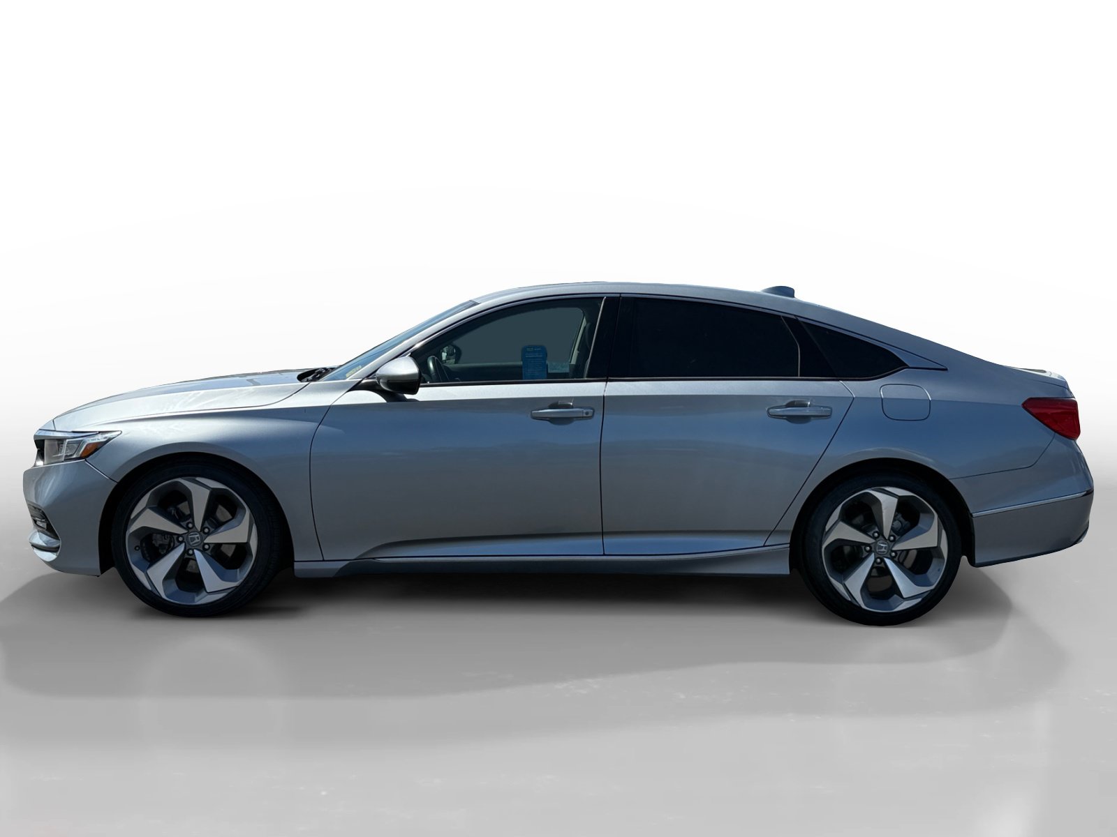 Certified 2018 Honda Accord Touring image 2