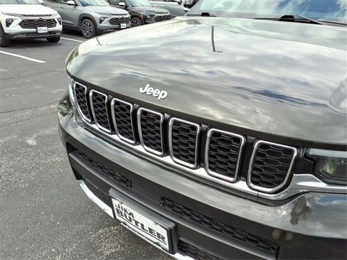 Used 2022 Jeep Grand Cherokee L Limited image 25