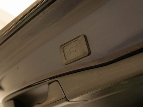 Used 2019 Toyota RAV4 Limited image 15