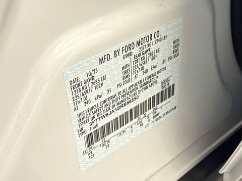 New 2025 Ford Maverick XLT w/ XLT Luxury Package image 31