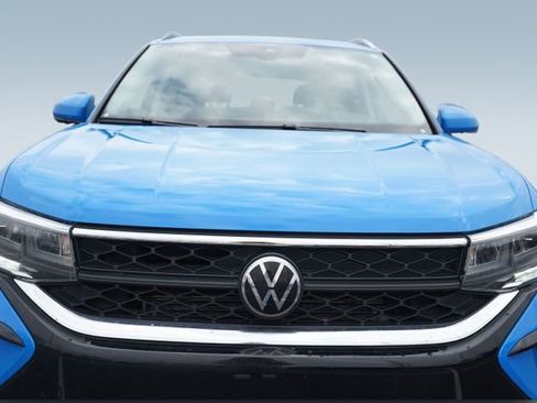 Used 2023 Volkswagen Taos SE w/ Panoramic Sunroof Package image 36