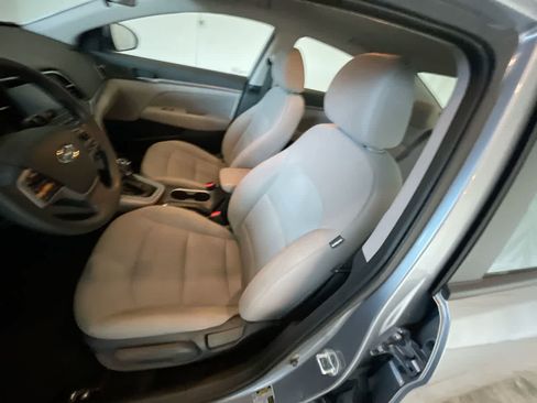 Used 2017 Hyundai Elantra SE image 11