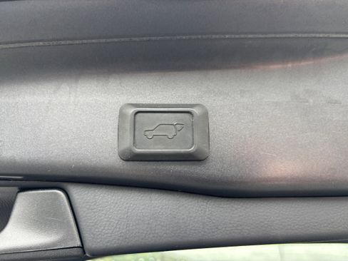 Used 2022 Toyota RAV4 XLE w/ Convenience Package AWD/4WD image 7