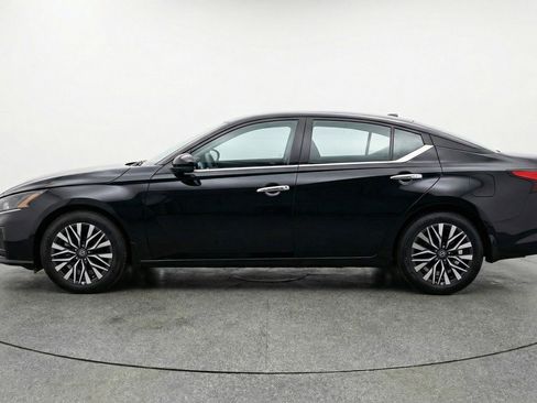 Used 2025 Nissan Altima 2.5 SV image 5