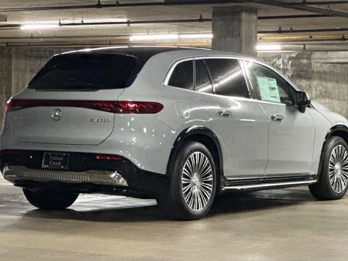 New 2025 Mercedes-Benz Maybach EQS 680 4MATIC image 8