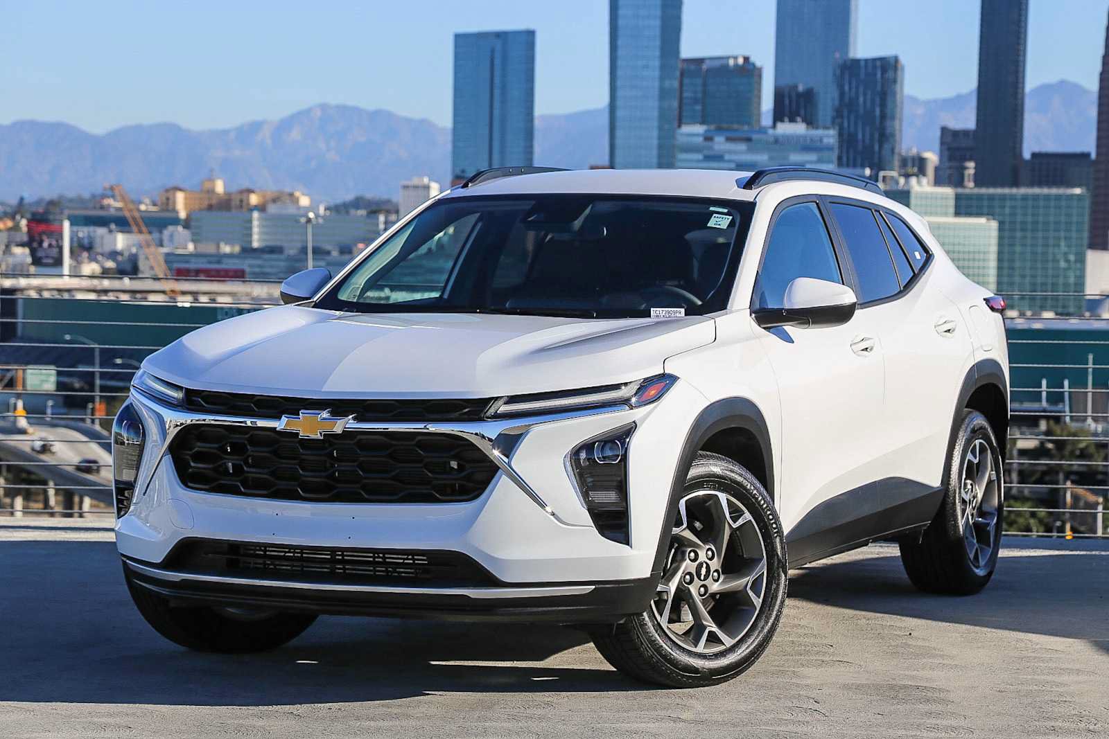 Used 2026 Chevrolet Trax LT FWD image 1
