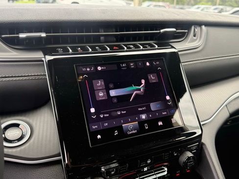 New 2025 Jeep Grand Cherokee Laredo w/ Luxury Tech Group I image 19