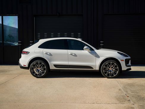 New 2026 Porsche Macan image 13