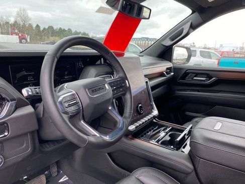 Used 2025 GMC Yukon Denali AWD/4WD image 30