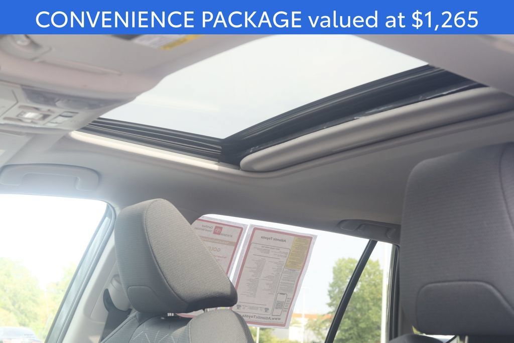 Certified 2021 Toyota RAV4 XLE w/ Convenience Package AWD/4WD image 4