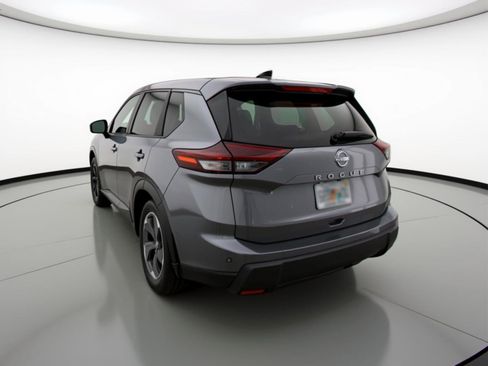 Used 2025 Nissan Rogue SV image 6