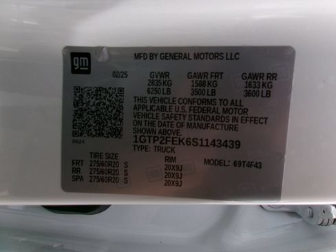 Used 2025 GMC Canyon Denali AWD/4WD image 17