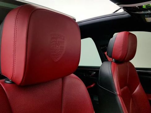 Used 2024 Porsche Macan w/ Premium Plus Package AWD/4WD image 34