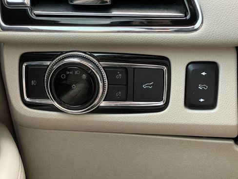 Used 2019 Lincoln Navigator Reserve AWD/4WD image 36
