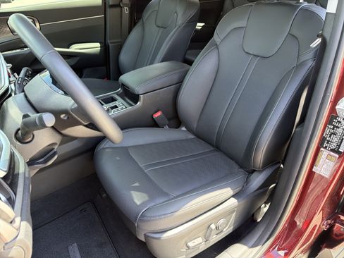 Certified 2025 Kia Sorento S FWD image 23