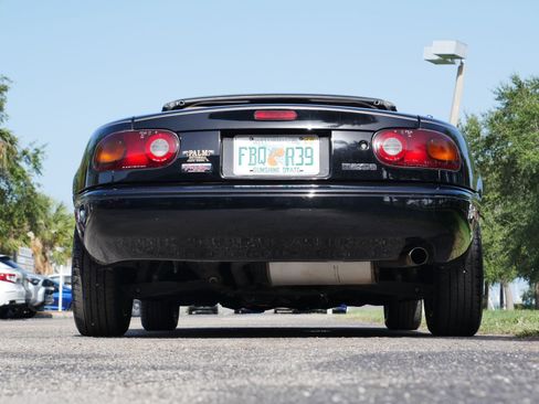 Used 1997 MAZDA MX-5 Miata RWD image 18