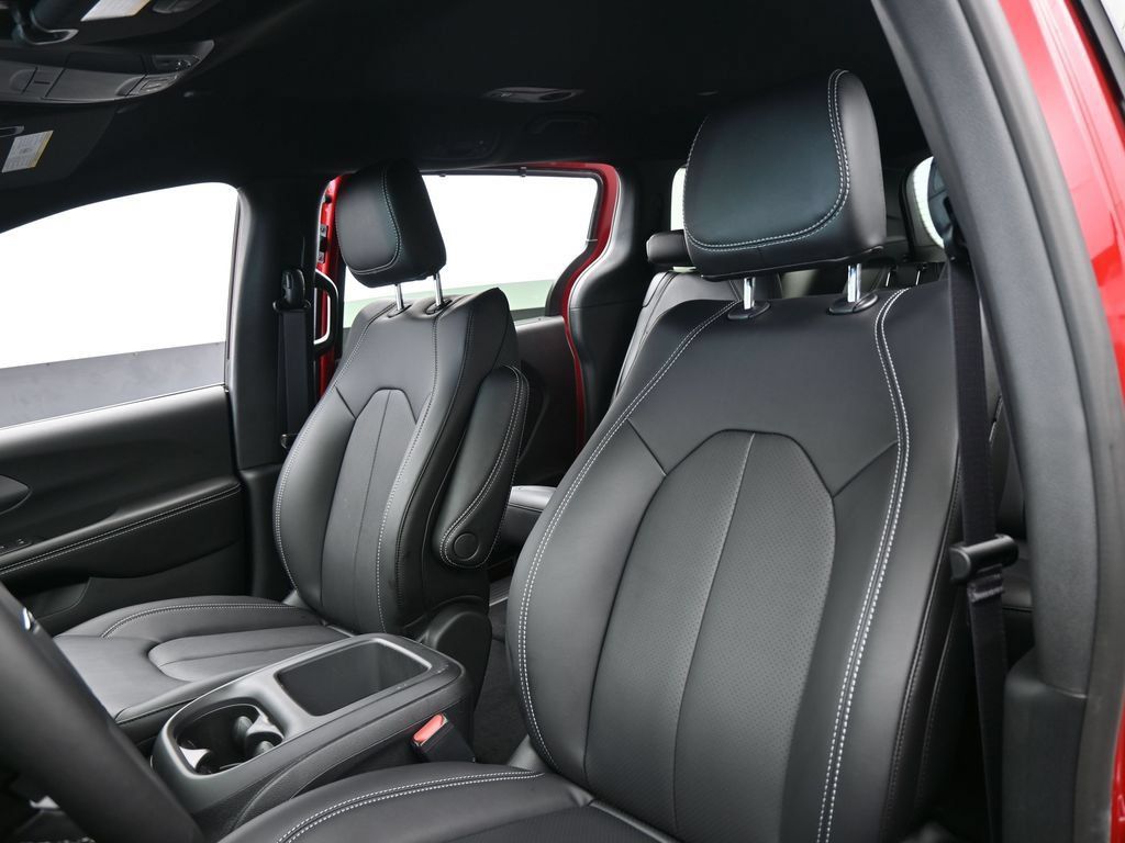 New 2026 Chrysler Pacifica Select FWD image 10