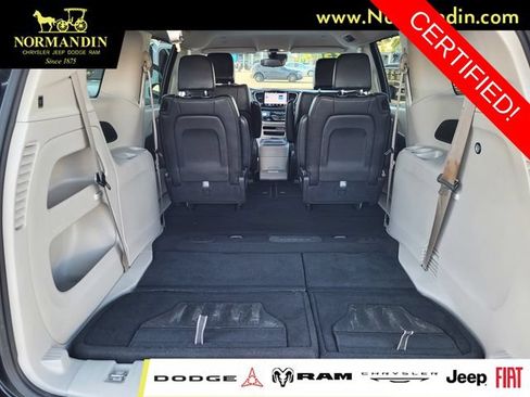 Certified 2023 Chrysler Pacifica Touring-L FWD image 19