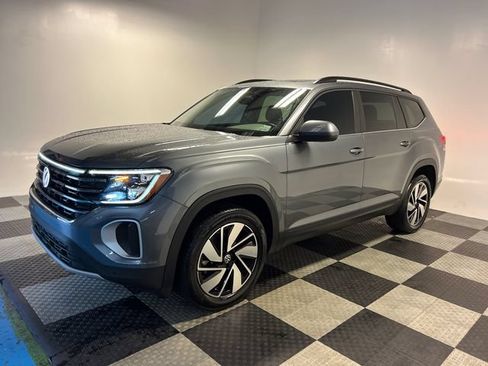 Certified 2024 Volkswagen Atlas SE w/ Panoramic Sunroof Package FWD image 3