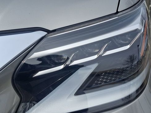 Used 2023 Lexus GX 460 Premium w/ Premium Package image 10