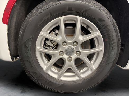 Used 2024 Chrysler Voyager LX FWD image 7