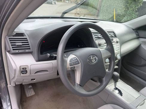 Used 2011 Toyota Camry LE w/ LE Extra-Value Pkg image 9