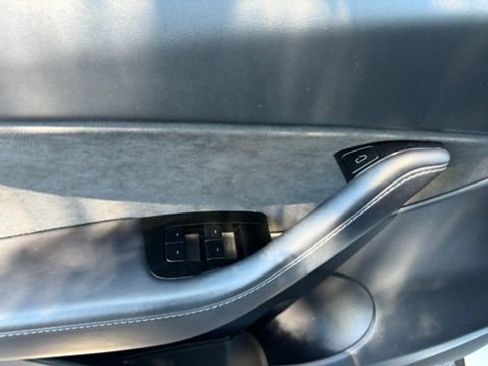 Used 2020 Tesla Model Y Long Range AWD/4WD image 17