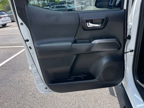 Used 2022 Toyota Tacoma TRD Sport w/ Technology Package RWD image 38