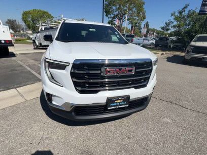 Used 2025 GMC Acadia Elevation