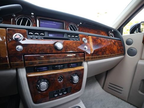 Used 2005 Rolls-Royce Phantom Sedan image 36