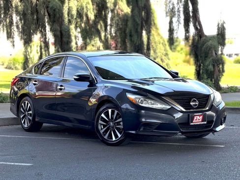 Used 2017 Nissan Altima 2.5 SL FWD image 2