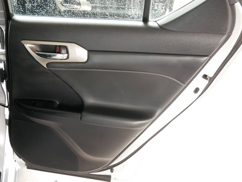 Used 2014 Lexus CT 200h image 18